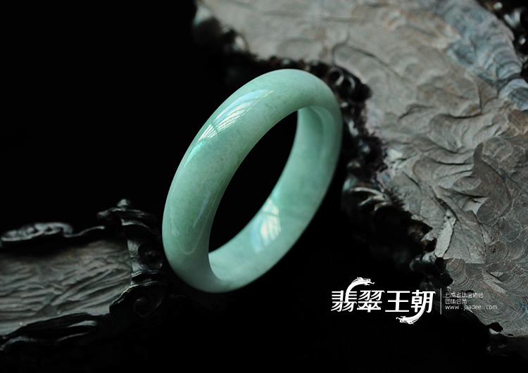 细糯种晴水缅甸翡翠手镯（55.1mm）
