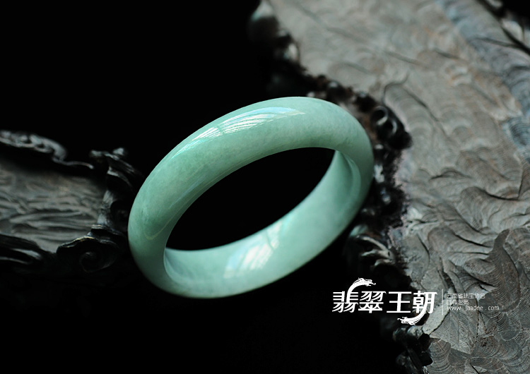 细糯种晴水缅甸翡翠手镯（55.1mm）