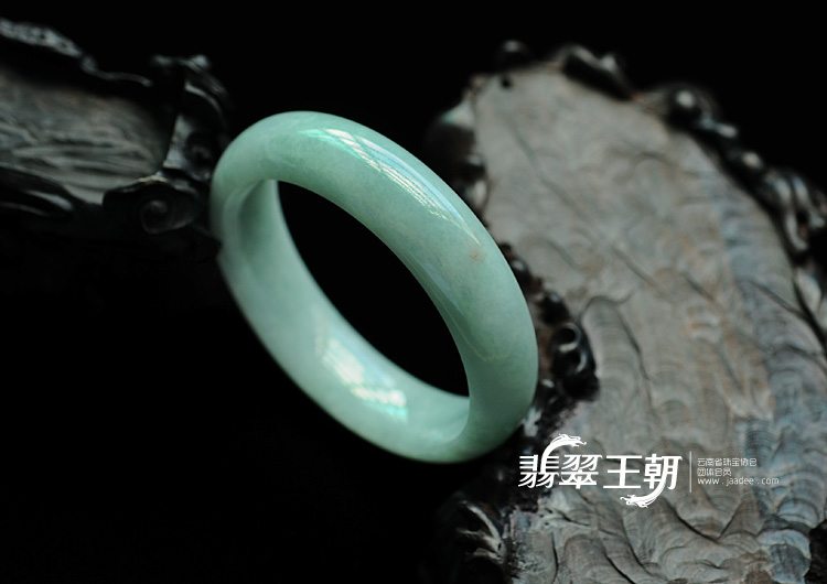 细糯种晴水缅甸翡翠手镯（55.1mm）