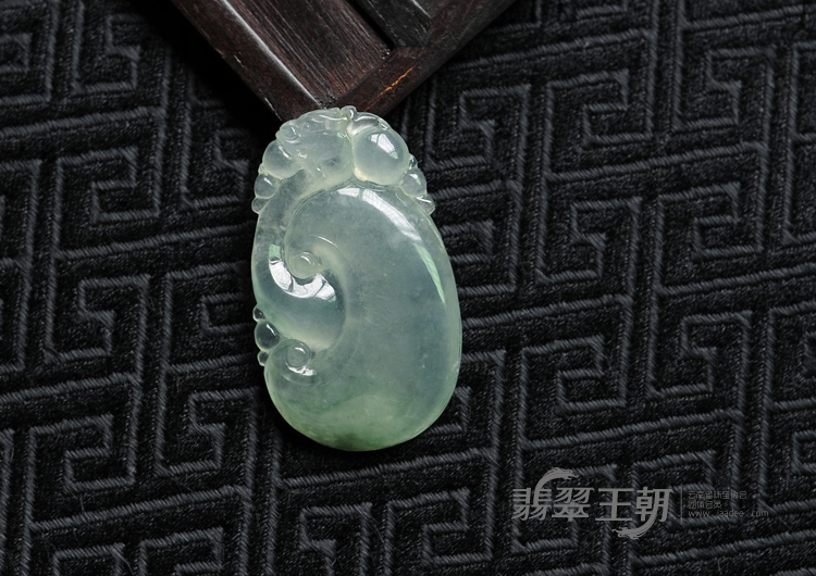 冰种飘花缅甸翡翠如意寿挂件