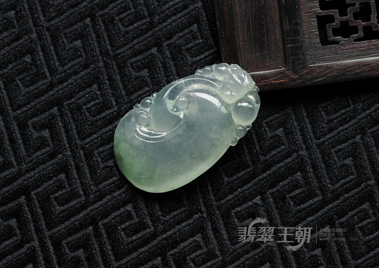 冰种飘花缅甸翡翠如意寿挂件