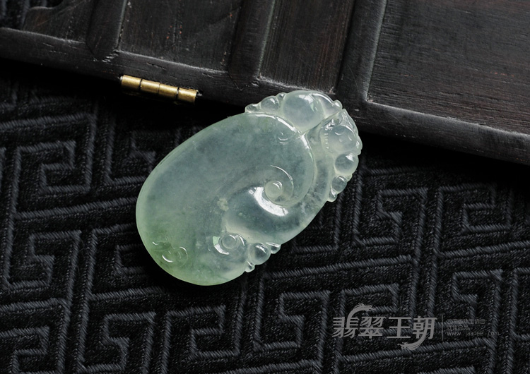 冰种飘花缅甸翡翠如意寿挂件