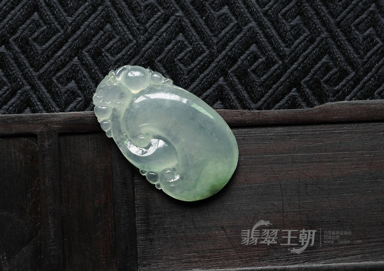 冰种飘花缅甸翡翠如意寿挂件