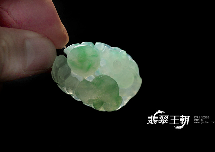 冰种飘翠缅甸翡翠年年有余挂件