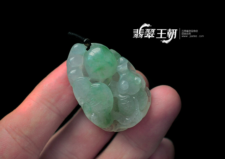 冰种飘翠缅甸翡翠年年有余挂件