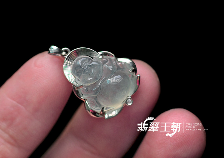 冰种缅甸翡翠包白金玉佛挂件