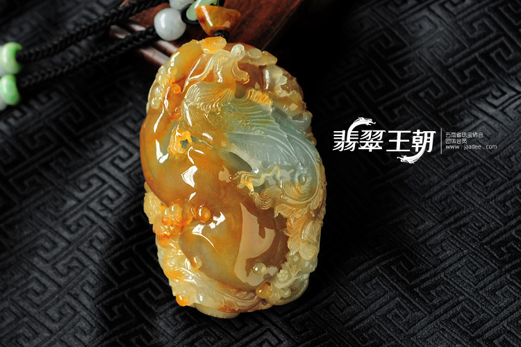 冰种黄翡晴水缅甸翡翠凤戏牡丹手玩件