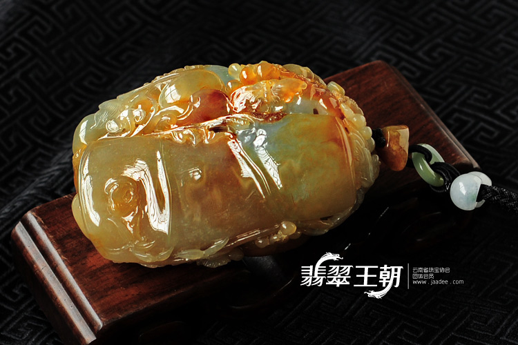 冰种黄翡晴水缅甸翡翠凤戏牡丹手玩件