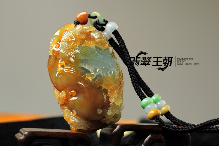 冰种黄翡晴水缅甸翡翠凤戏牡丹手玩件