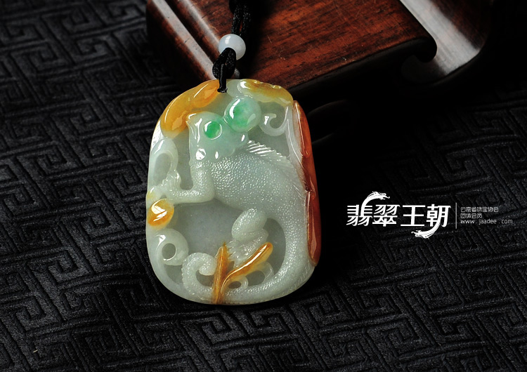 糯冰种三彩缅甸翡翠今非昔比挂件