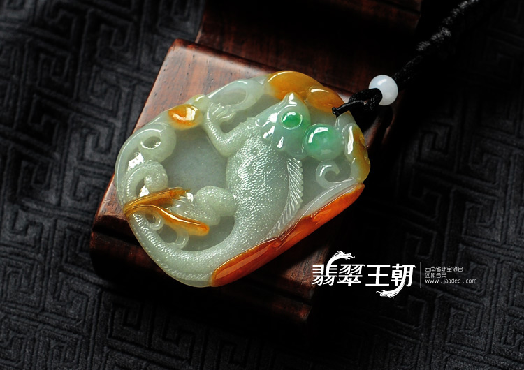 糯冰种三彩缅甸翡翠今非昔比挂件
