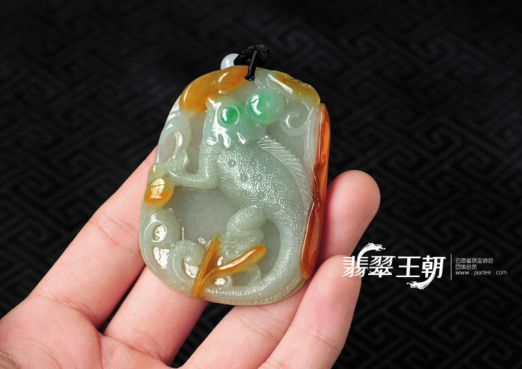 糯冰种三彩缅甸翡翠今非昔比挂件