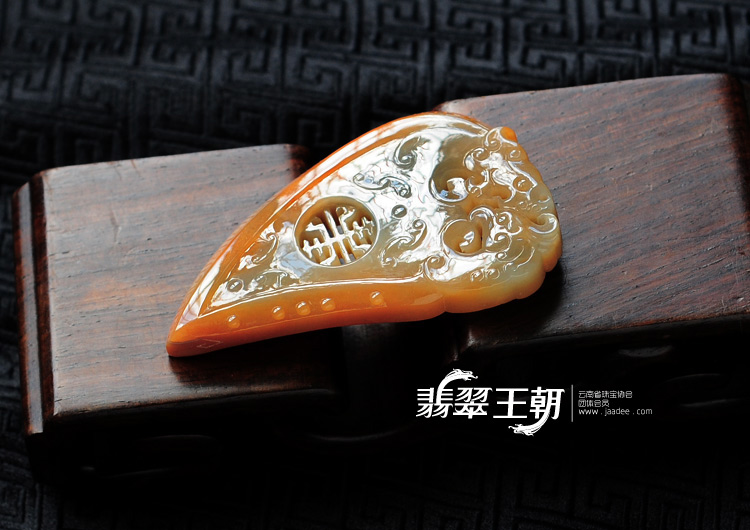 糯冰种红黄翡缅甸翡翠龙凤呈祥挂件
