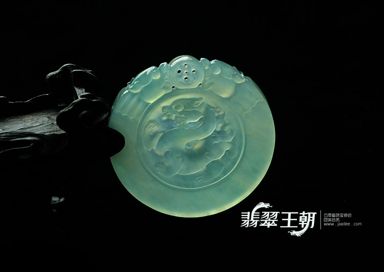 冰种晴水缅甸翡翠龙牌挂件