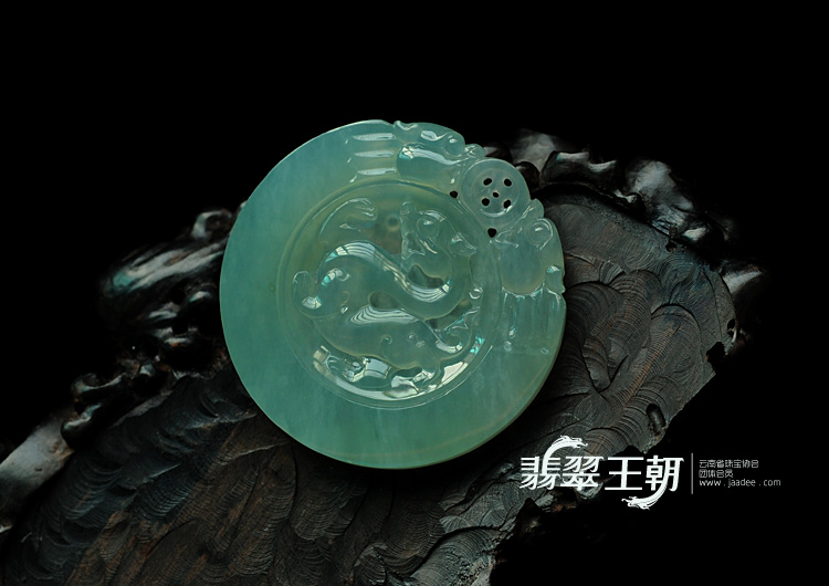 冰种晴水缅甸翡翠龙牌挂件
