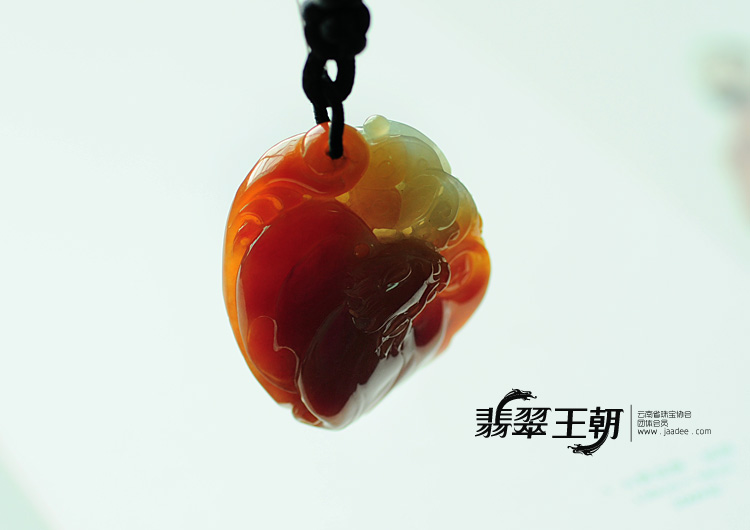 糯冰种红翡缅甸翡翠福在眼前挂件