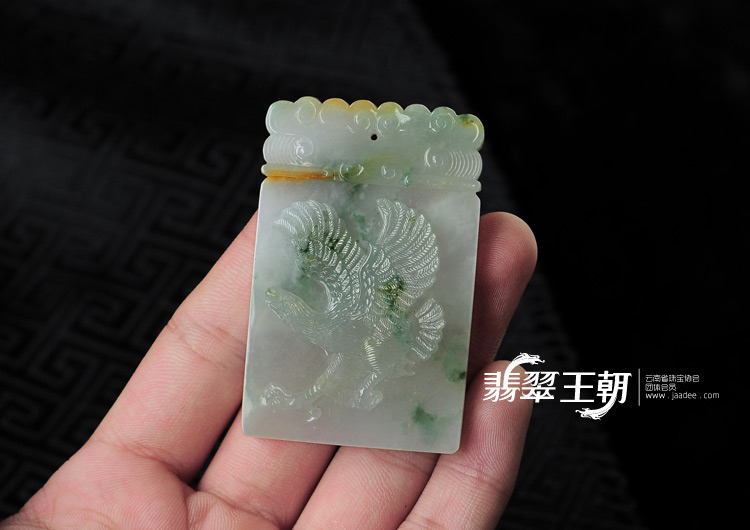 糯冰种飘花缅甸翡翠大展鸿图挂件