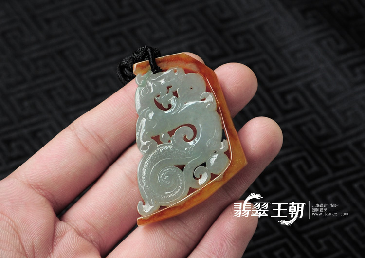 糯冰种红黄翡缅甸翡翠仿古龙挂件