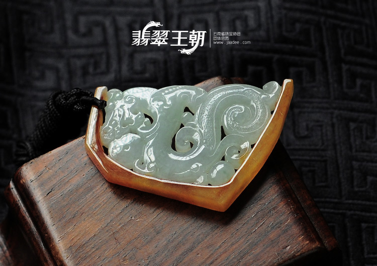 糯冰种红黄翡缅甸翡翠仿古龙挂件