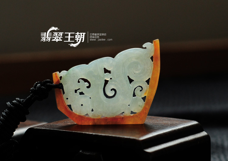糯冰种红黄翡缅甸翡翠仿古龙挂件