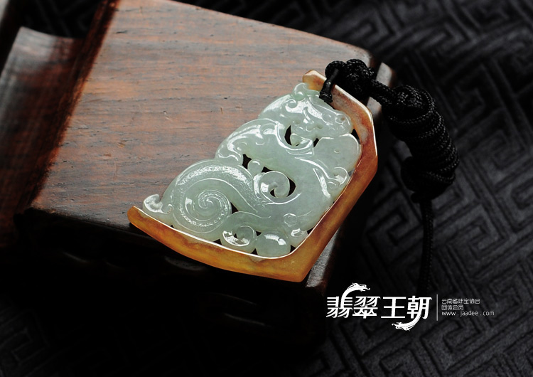 糯冰种红黄翡缅甸翡翠仿古龙挂件