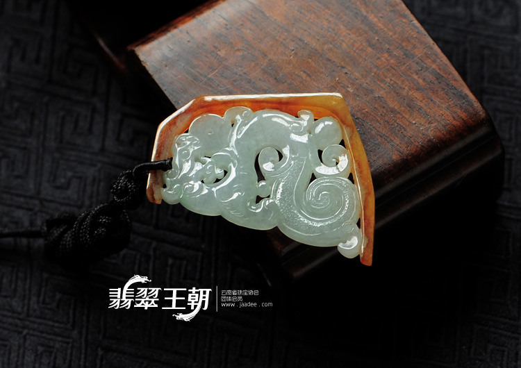 糯冰种红黄翡缅甸翡翠仿古龙挂件