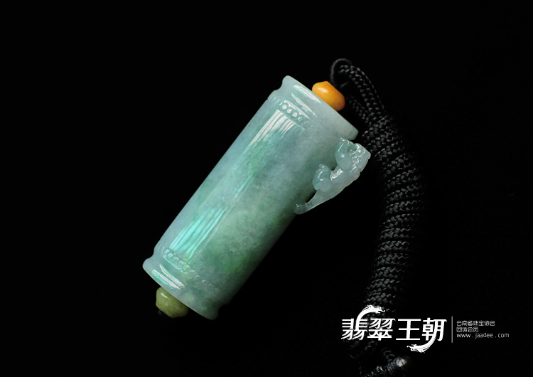 糯冰种飘花缅甸翡翠擎天柱挂件
