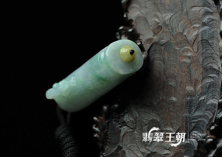 糯冰种飘花缅甸翡翠擎天柱挂件