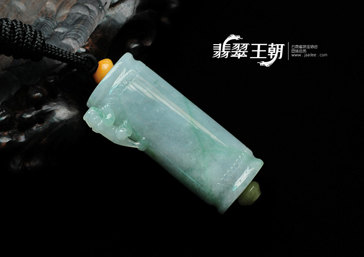 糯冰种飘花缅甸翡翠擎天柱挂件