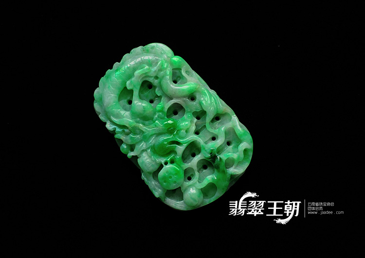 细糯种翠色缅甸翡翠龙牌挂件