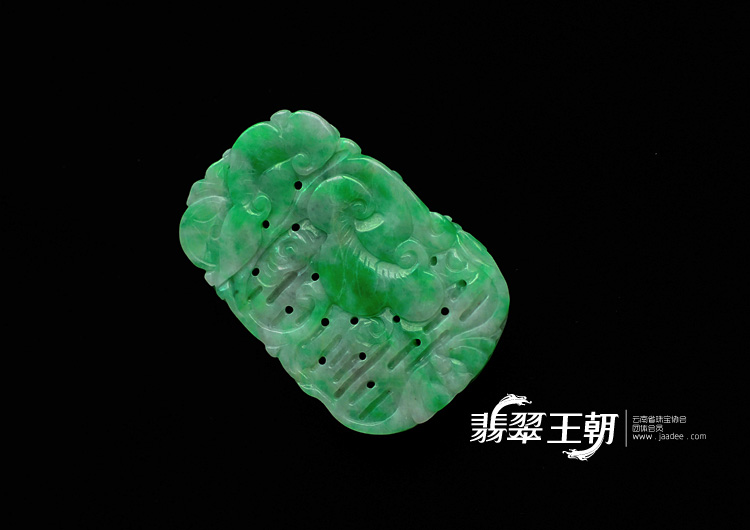 细糯种翠色缅甸翡翠龙牌挂件