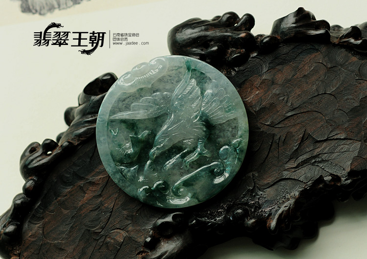 冰种飘花缅甸翡翠雄鹰展翅挂件