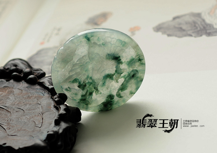 冰种飘花缅甸翡翠雄鹰展翅挂件