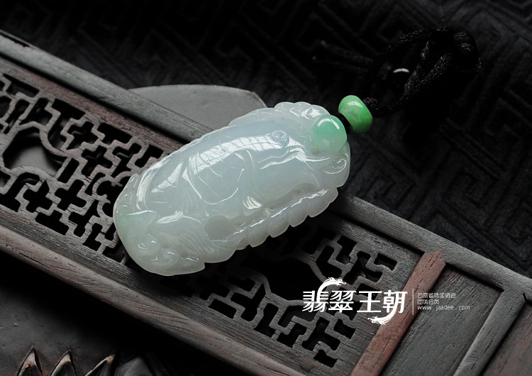 糯冰种飘翠缅甸翡翠年年有余挂件