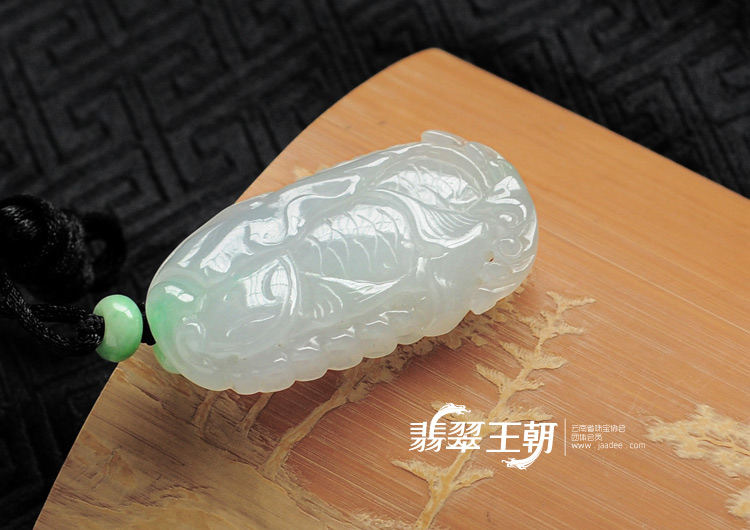 糯冰种飘翠缅甸翡翠年年有余挂件
