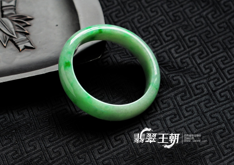 糯冰种飘翠缅甸翡翠手镯(58.3)