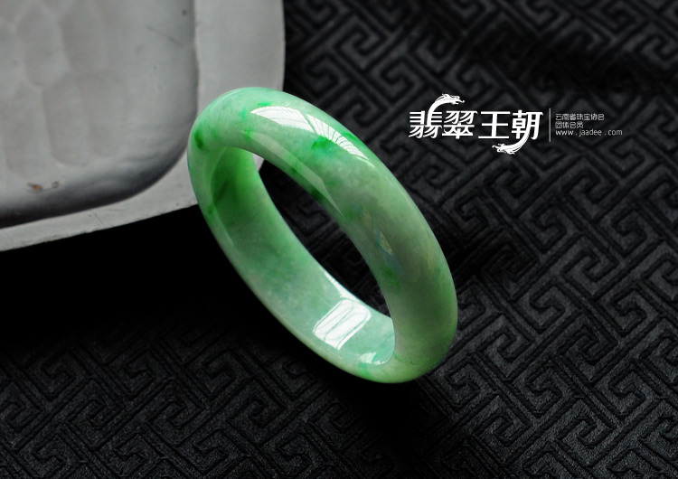 糯冰种飘翠缅甸翡翠手镯(58.3)