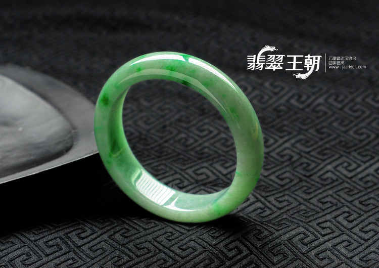 糯冰种飘翠缅甸翡翠手镯(58.3)