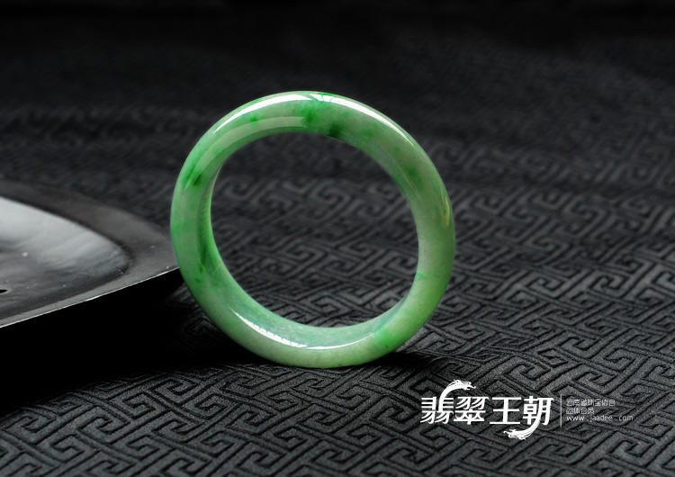 糯冰种飘翠缅甸翡翠手镯(58.3)