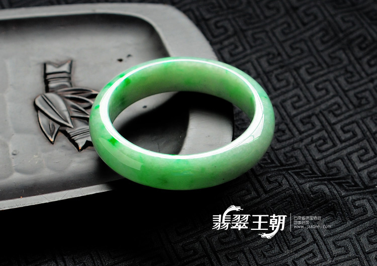 糯冰种飘翠缅甸翡翠手镯(58.3)