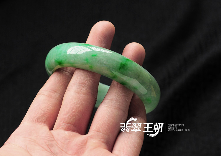 糯冰种飘翠缅甸翡翠手镯(58.3)