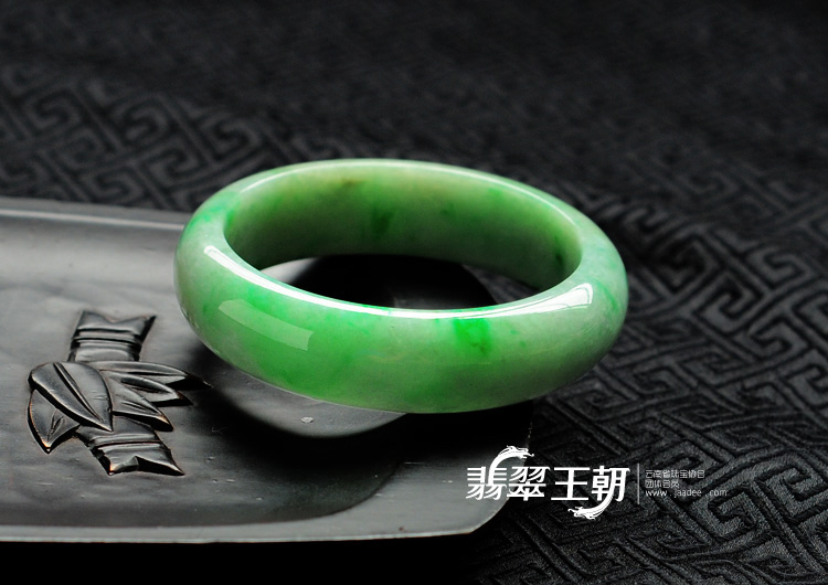 糯冰种飘翠缅甸翡翠手镯(58.4)