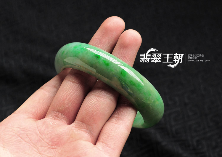 糯冰种飘翠缅甸翡翠手镯(58.4)