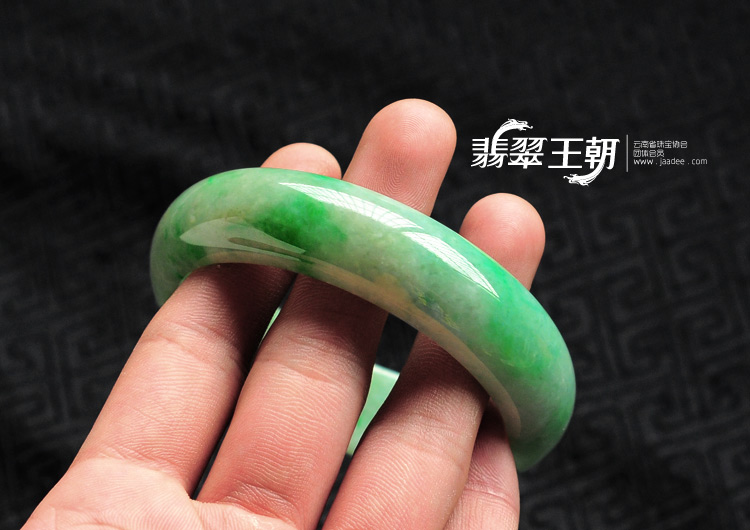 糯冰种飘翠缅甸翡翠手镯(58.4)