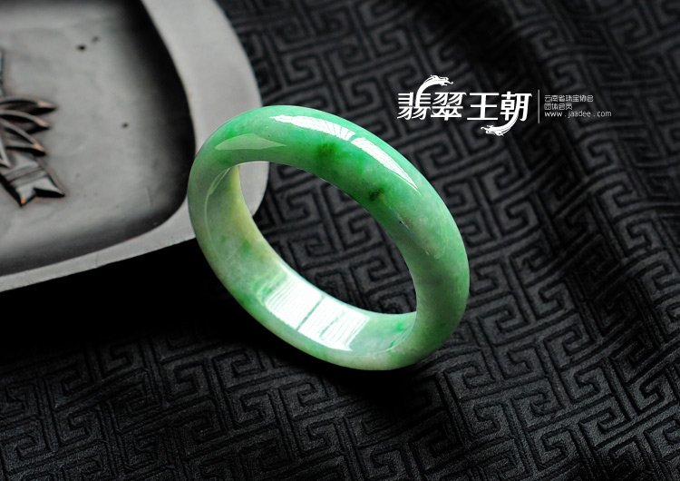 糯冰种飘翠缅甸翡翠手镯(58.3)