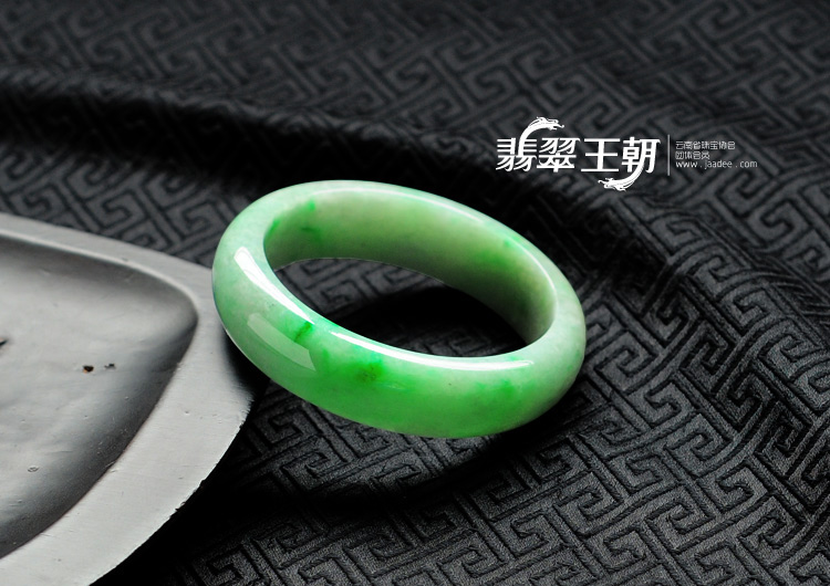 糯冰种飘翠缅甸翡翠手镯(58.3)
