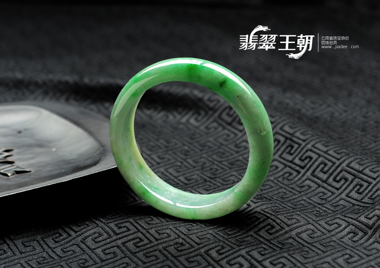 糯冰种飘翠缅甸翡翠手镯(58.3)