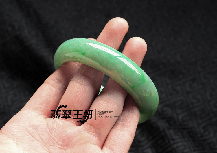 糯冰种飘翠缅甸翡翠手镯(58.3)