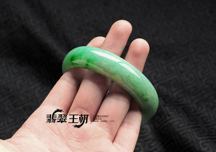 糯冰种飘翠缅甸翡翠手镯(58.3)