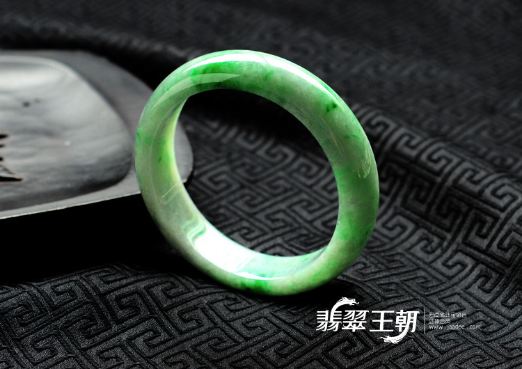 糯冰种飘翠缅甸翡翠手镯(58.4)